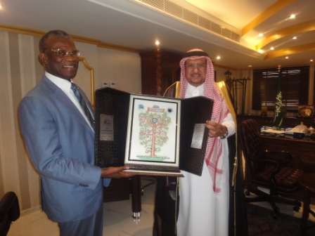 President Koroma Gets Prophetic Tree in Mecca thumbnail